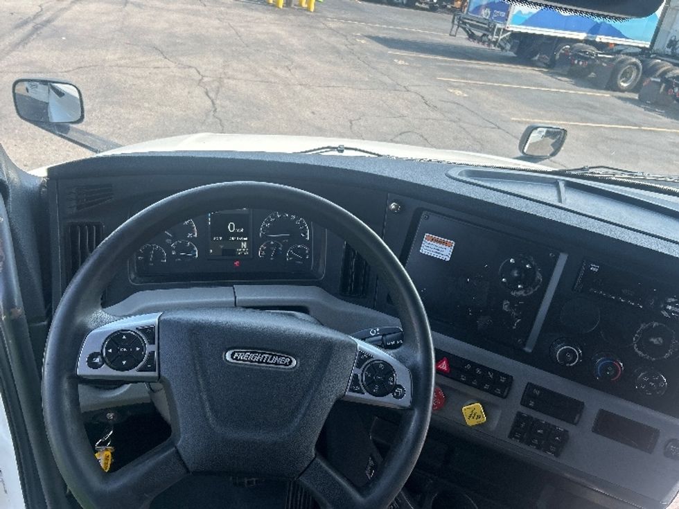 Sleeper Tractor-Heavy Duty Tractors-Freightliner-2021-T12664ST-Warren-MI-483,138\n\t\tmiles-$ 70,750 - Image 11