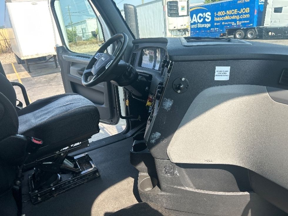 Sleeper Tractor-Heavy Duty Tractors-Freightliner-2021-T12664ST-Warren-MI-483,138\n\t\tmiles-$ 70,750 - Image 15