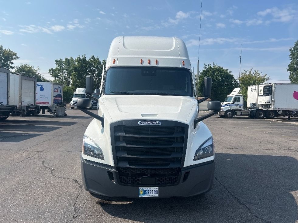 Sleeper Tractor-Heavy Duty Tractors-Freightliner-2021-T12664ST-Warren-MI-483,138\n\t\tmiles-$ 70,750 - Image 2
