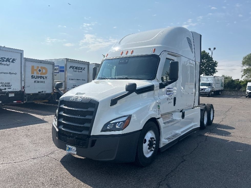Sleeper Tractor-Heavy Duty Tractors-Freightliner-2021-T12664ST-Warren-MI-483,138\n\t\tmiles-$ 70,750 - Image 3