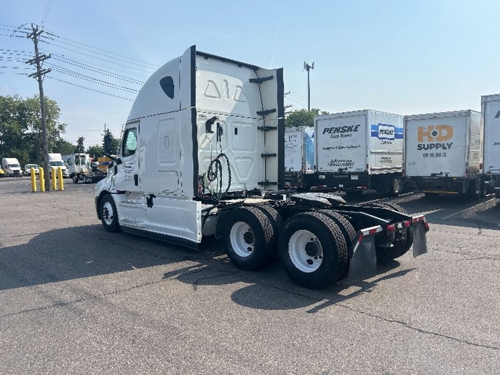 Sleeper Tractor-Heavy Duty Tractors-Freightliner-2021-T12664ST-Warren-MI-483,138\n\t\tmiles-$ 70,750 - Image 5