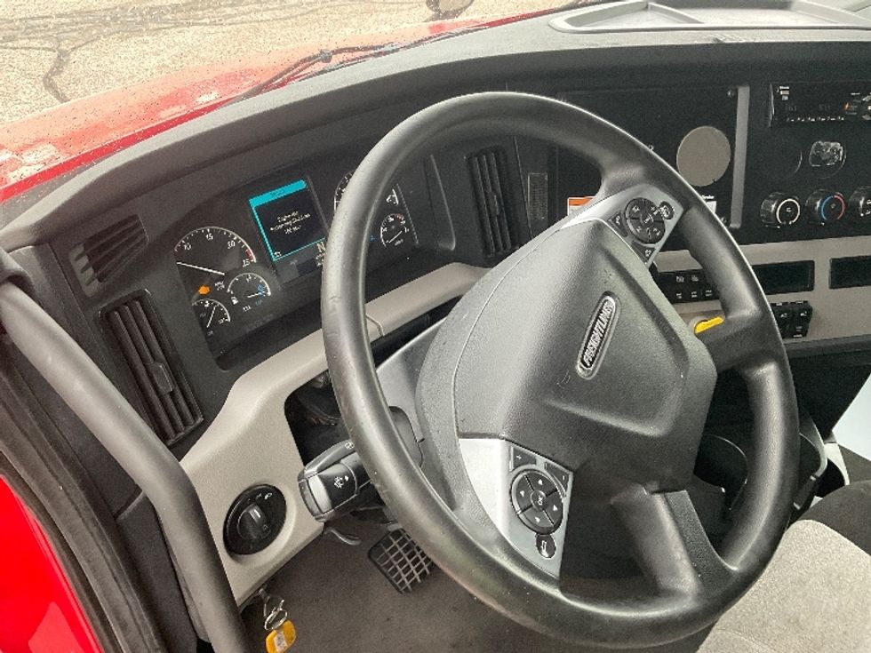 Sleeper Tractor-Heavy Duty Tractors-Freightliner-2021-T12664ST-Warren-MI-539,237\n\t\tmiles-$ 55,500 - Image 10