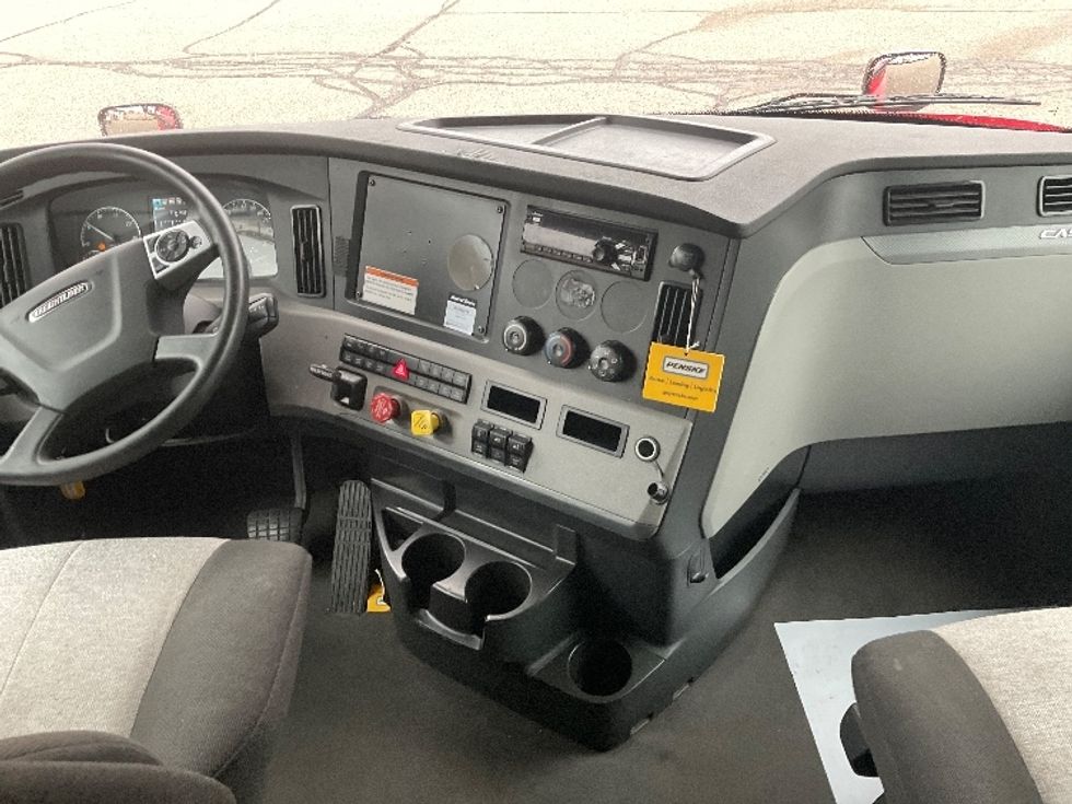 Sleeper Tractor-Heavy Duty Tractors-Freightliner-2021-T12664ST-Warren-MI-539,237\n\t\tmiles-$ 55,500 - Image 12