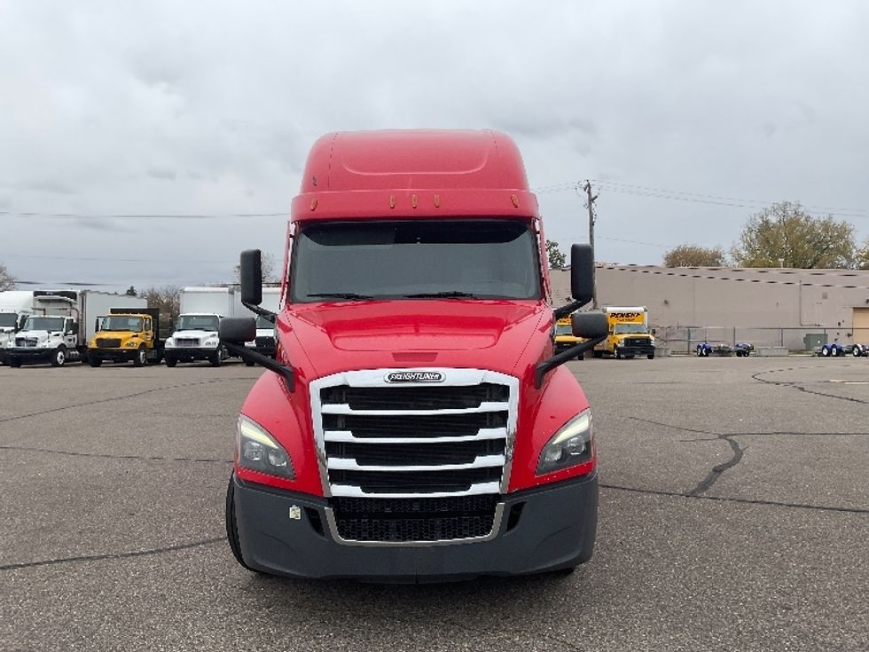 Sleeper Tractor-Heavy Duty Tractors-Freightliner-2021-T12664ST-Warren-MI-539,237\n\t\tmiles-$ 55,500 - Image 2