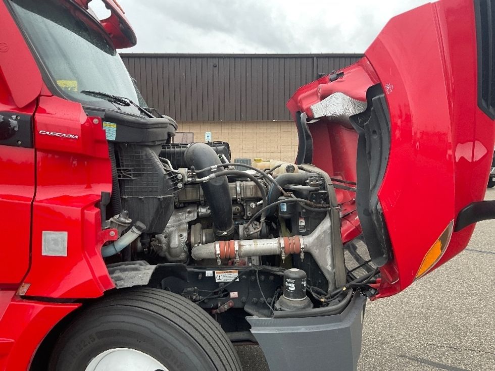 Sleeper Tractor-Heavy Duty Tractors-Freightliner-2021-T12664ST-Warren-MI-539,237\n\t\tmiles-$ 55,500 - Image 20