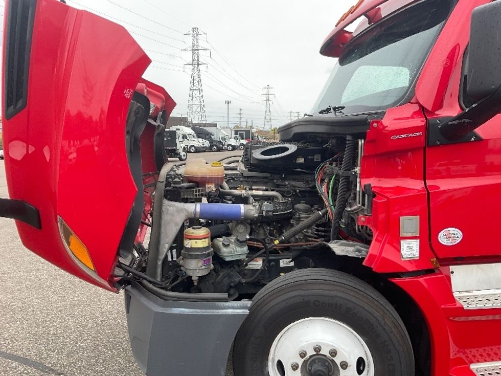 Sleeper Tractor-Heavy Duty Tractors-Freightliner-2021-T12664ST-Warren-MI-539,237\n\t\tmiles-$ 55,500 - Image 21