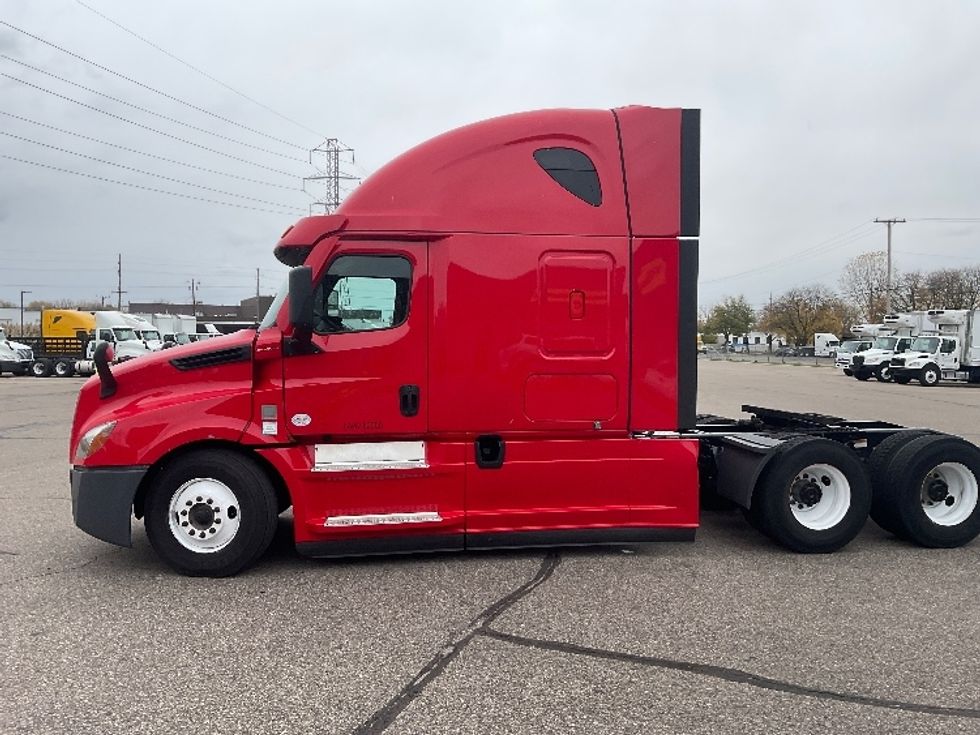 Sleeper Tractor-Heavy Duty Tractors-Freightliner-2021-T12664ST-Warren-MI-539,237\n\t\tmiles-$ 55,500 - Image 4