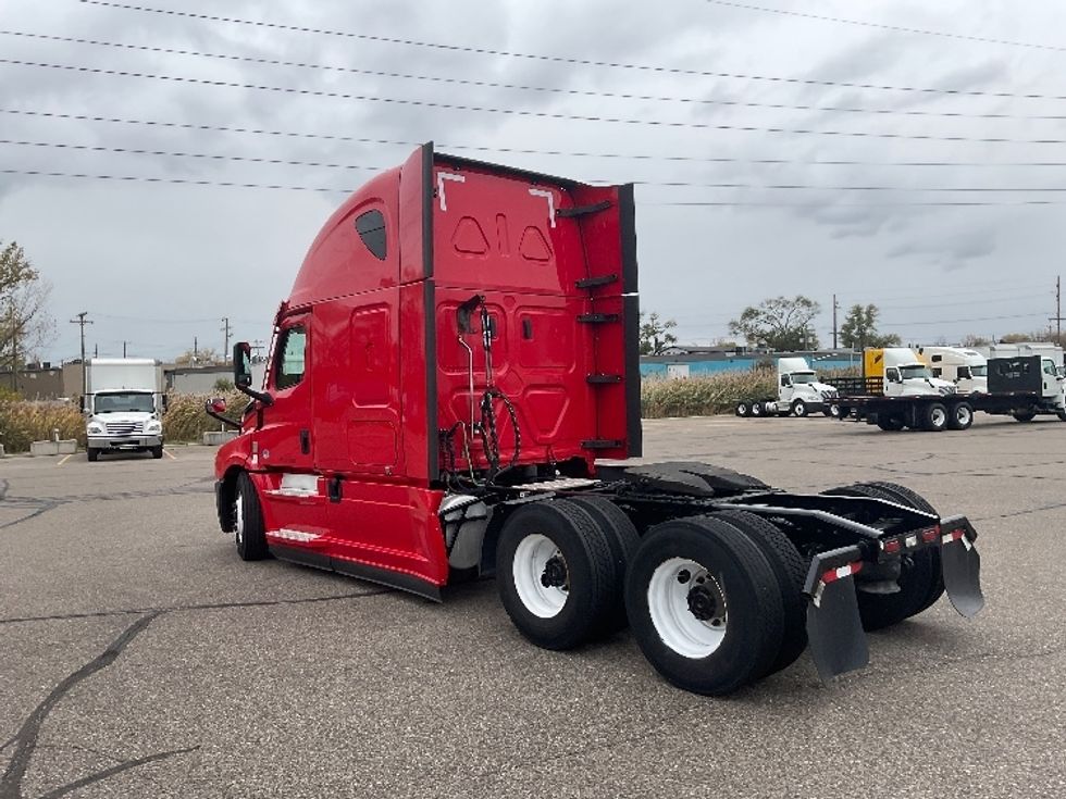 Sleeper Tractor-Heavy Duty Tractors-Freightliner-2021-T12664ST-Warren-MI-539,237\n\t\tmiles-$ 55,500 - Image 5