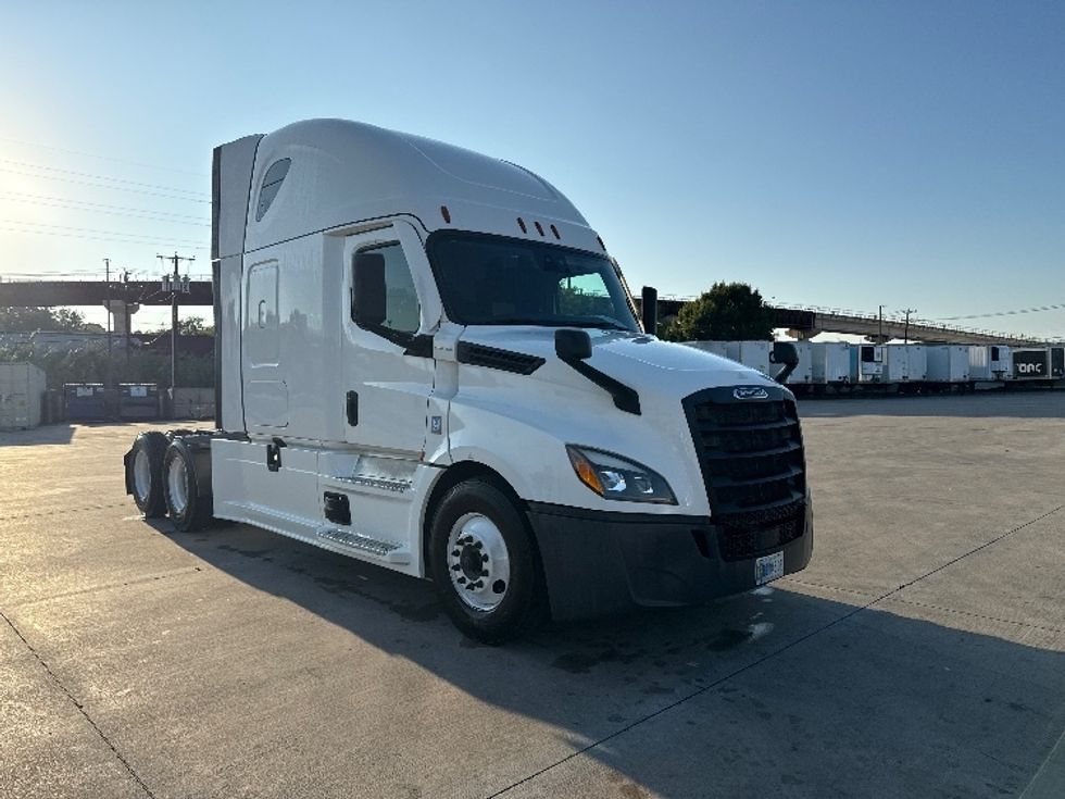 Sleeper Tractor-Heavy Duty Tractors-Freightliner-2021-T12664ST-Weatherford-TX-546,766\n\t\tmiles-$ 64,000 - Image 1