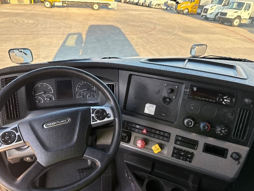 Sleeper Tractor-Heavy Duty Tractors-Freightliner-2021-T12664ST-Weatherford-TX-546,766\n\t\tmiles-$ 64,000 - Image 11