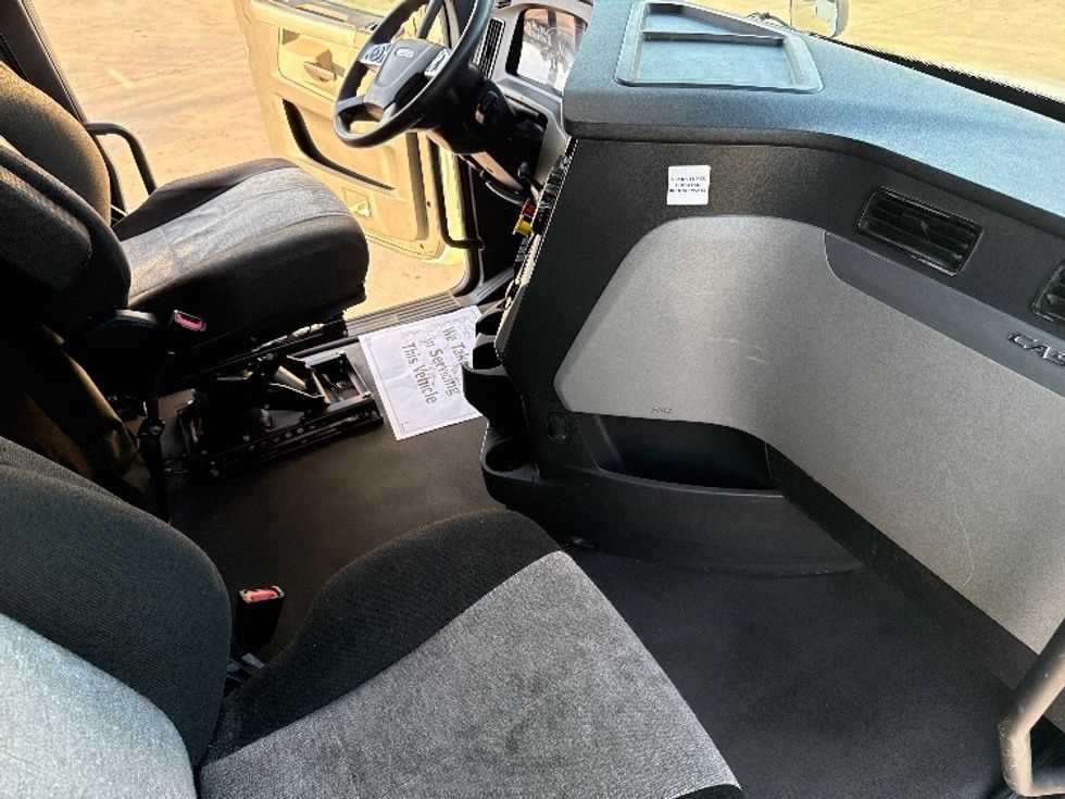 Sleeper Tractor-Heavy Duty Tractors-Freightliner-2021-T12664ST-Weatherford-TX-546,766\n\t\tmiles-$ 64,000 - Image 15