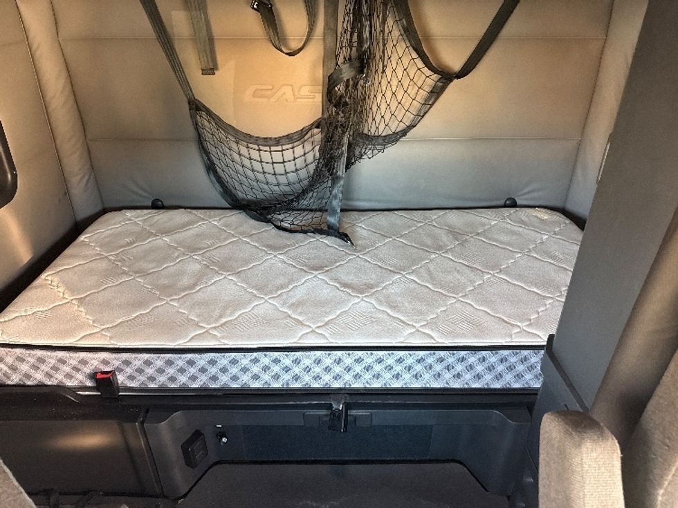 Sleeper Tractor-Heavy Duty Tractors-Freightliner-2021-T12664ST-Weatherford-TX-546,766\n\t\tmiles-$ 64,000 - Image 16