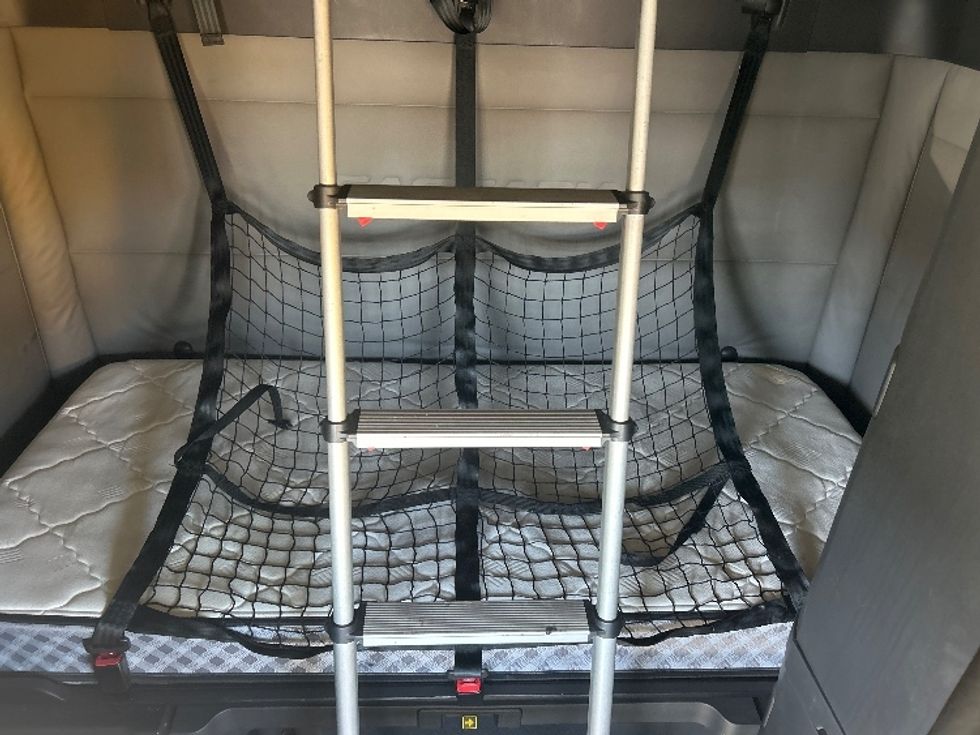 Sleeper Tractor-Heavy Duty Tractors-Freightliner-2021-T12664ST-Weatherford-TX-546,766\n\t\tmiles-$ 64,000 - Image 22