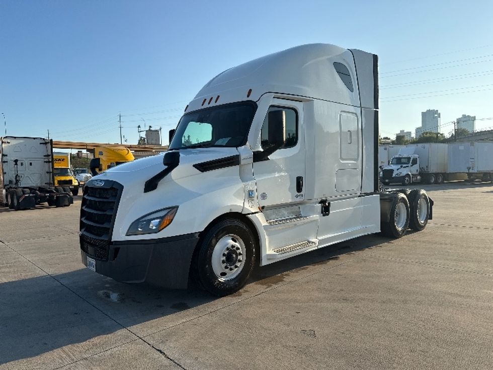 Sleeper Tractor-Heavy Duty Tractors-Freightliner-2021-T12664ST-Weatherford-TX-546,766\n\t\tmiles-$ 64,000 - Image 3