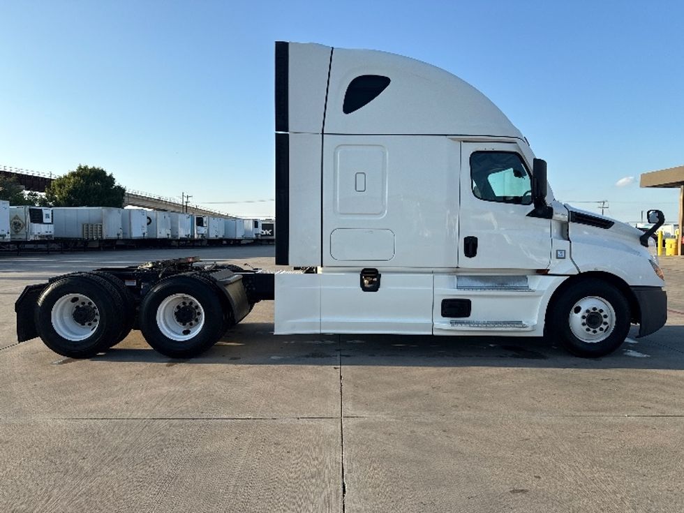 Sleeper Tractor-Heavy Duty Tractors-Freightliner-2021-T12664ST-Weatherford-TX-546,766\n\t\tmiles-$ 64,000 - Image 8