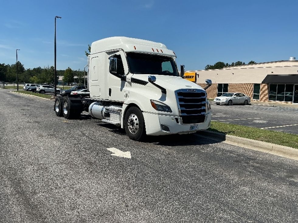Sleeper Tractor-Heavy Duty Tractors-Freightliner-2021-T12664ST-West Columbia-SC-495,267\n\t\tmiles-$ 67,750 - Image 1
