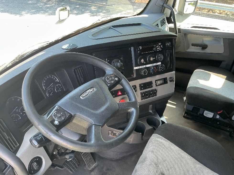 Sleeper Tractor-Heavy Duty Tractors-Freightliner-2021-T12664ST-West Columbia-SC-495,267\n\t\tmiles-$ 67,750 - Image 10