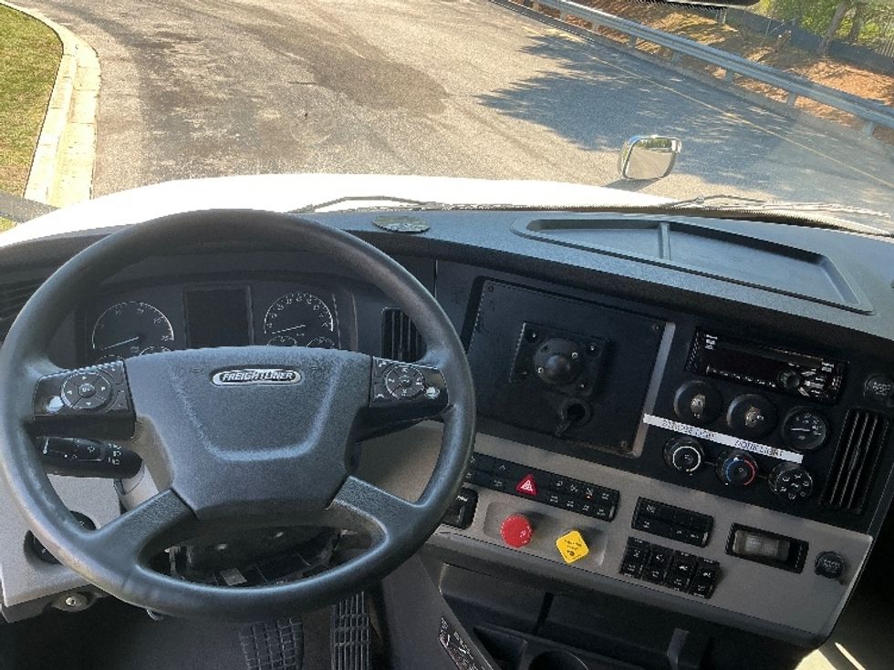 Sleeper Tractor-Heavy Duty Tractors-Freightliner-2021-T12664ST-West Columbia-SC-495,267\n\t\tmiles-$ 67,750 - Image 11