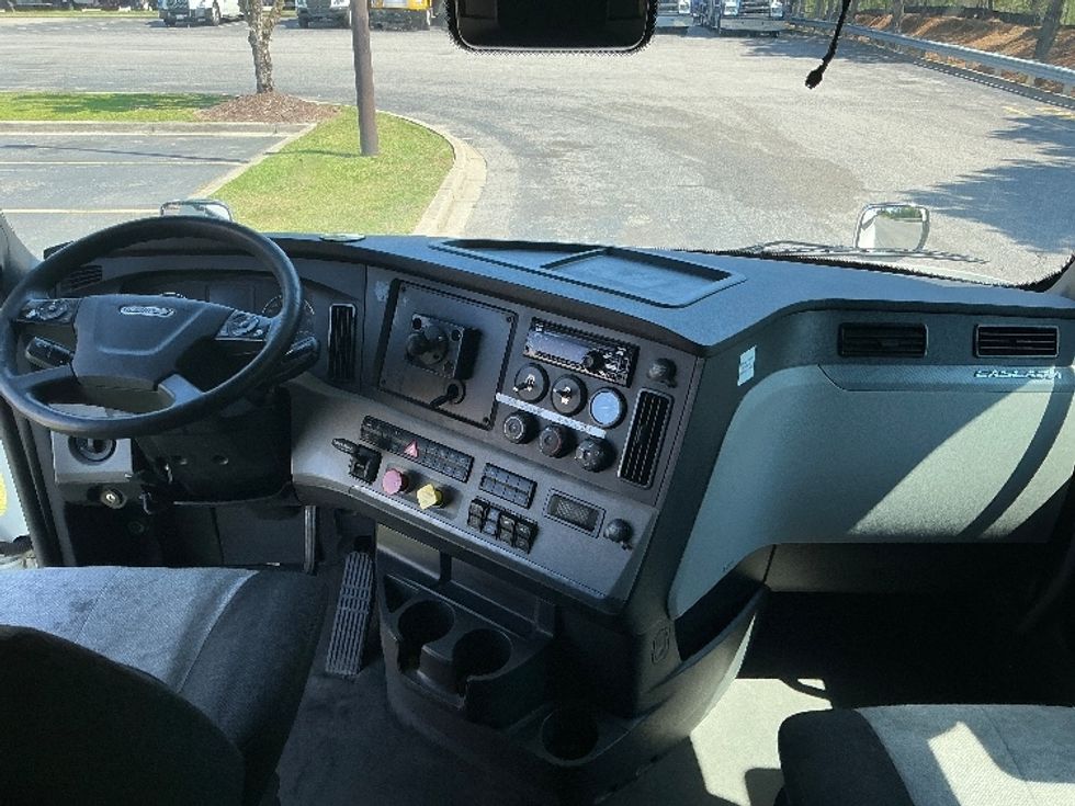 Sleeper Tractor-Heavy Duty Tractors-Freightliner-2021-T12664ST-West Columbia-SC-495,267\n\t\tmiles-$ 67,750 - Image 12