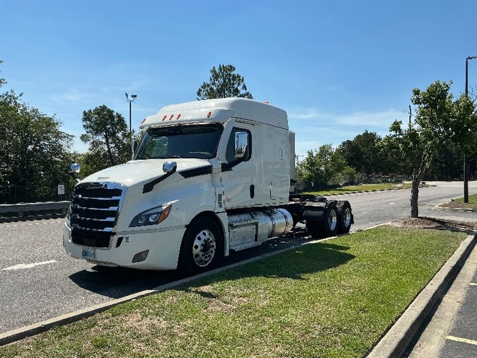 Sleeper Tractor-Heavy Duty Tractors-Freightliner-2021-T12664ST-West Columbia-SC-495,267\n\t\tmiles-$ 67,750 - Image 3