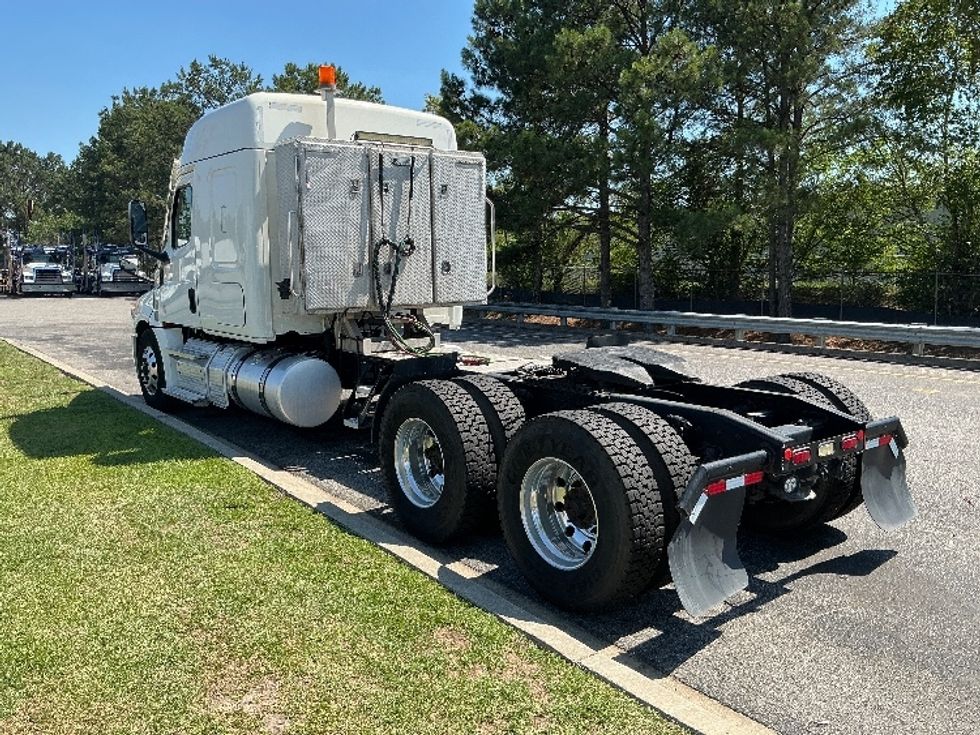 Sleeper Tractor-Heavy Duty Tractors-Freightliner-2021-T12664ST-West Columbia-SC-495,267\n\t\tmiles-$ 67,750 - Image 5