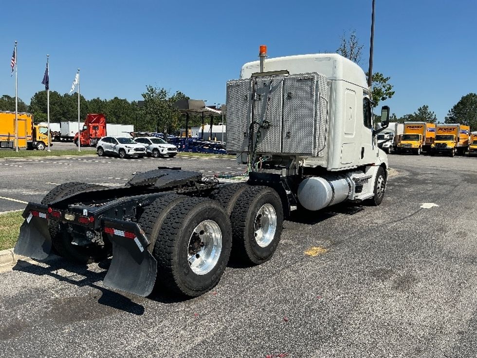 Sleeper Tractor-Heavy Duty Tractors-Freightliner-2021-T12664ST-West Columbia-SC-495,267\n\t\tmiles-$ 67,750 - Image 7