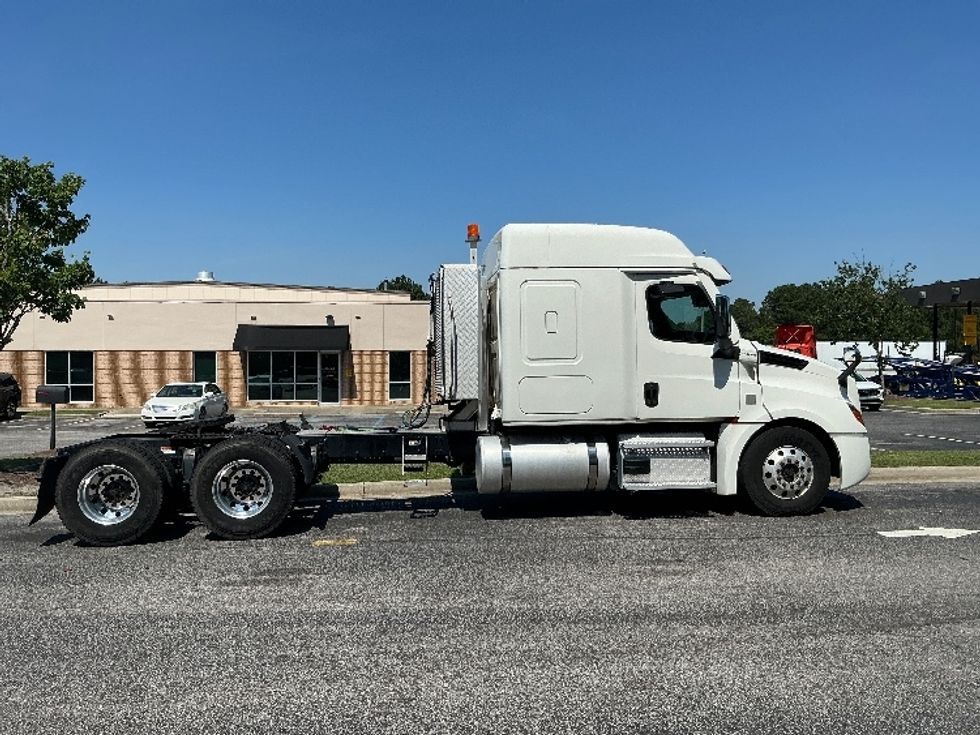 Sleeper Tractor-Heavy Duty Tractors-Freightliner-2021-T12664ST-West Columbia-SC-495,267\n\t\tmiles-$ 67,750 - Image 8