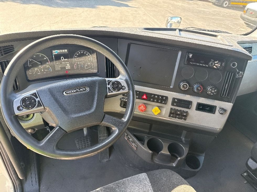 Sleeper Tractor-Heavy Duty Tractors-Freightliner-2021-T12664ST-West Columbia-SC-504,112\n\t\tmiles-$ 64,500 - Image 11