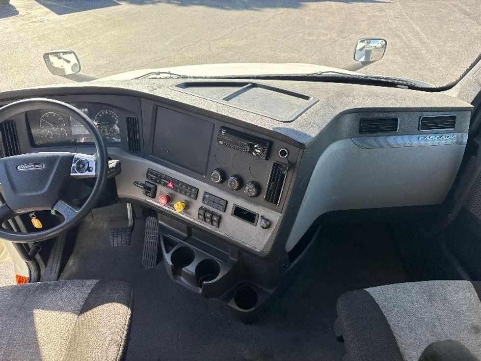 Sleeper Tractor-Heavy Duty Tractors-Freightliner-2021-T12664ST-West Columbia-SC-504,112\n\t\tmiles-$ 64,500 - Image 12