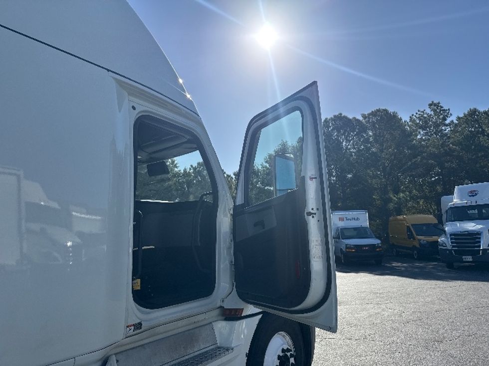 Sleeper Tractor-Heavy Duty Tractors-Freightliner-2021-T12664ST-West Columbia-SC-504,112\n\t\tmiles-$ 64,500 - Image 13