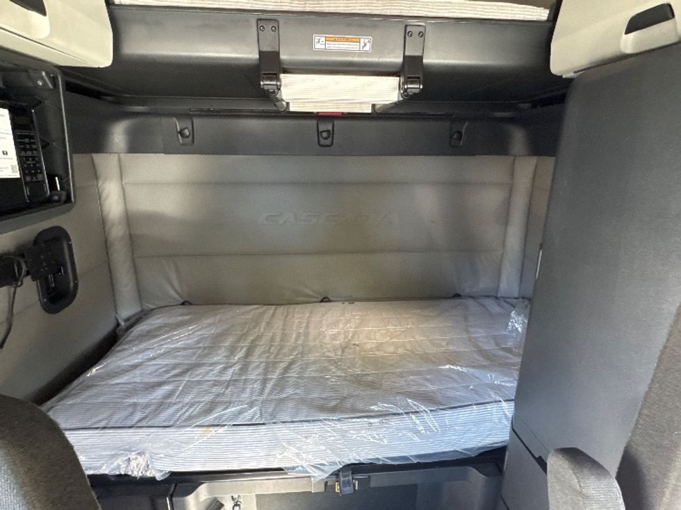 Sleeper Tractor-Heavy Duty Tractors-Freightliner-2021-T12664ST-West Columbia-SC-504,112\n\t\tmiles-$ 64,500 - Image 16