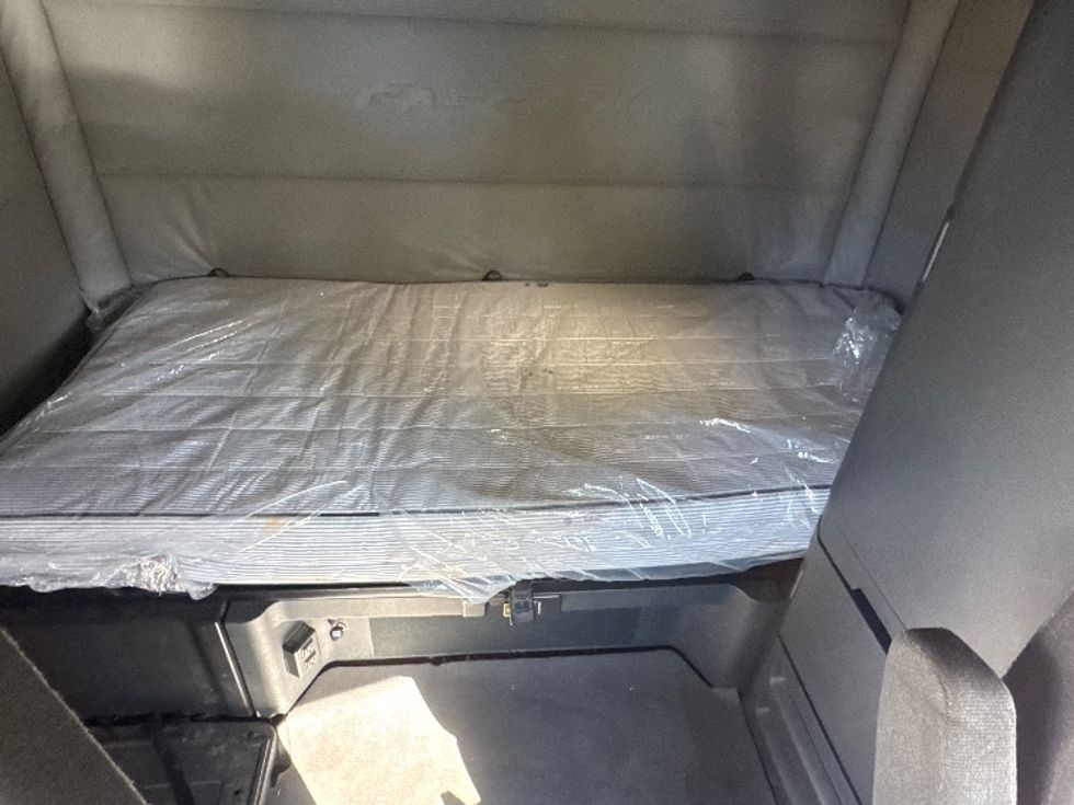 Sleeper Tractor-Heavy Duty Tractors-Freightliner-2021-T12664ST-West Columbia-SC-504,112\n\t\tmiles-$ 64,500 - Image 17