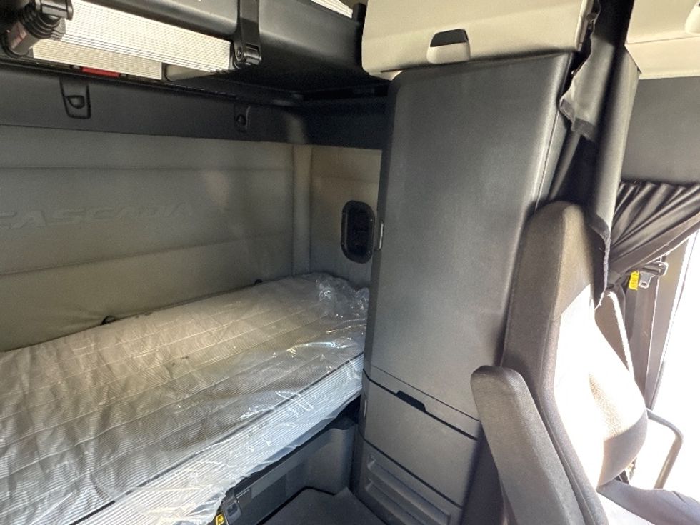 Sleeper Tractor-Heavy Duty Tractors-Freightliner-2021-T12664ST-West Columbia-SC-504,112\n\t\tmiles-$ 64,500 - Image 18