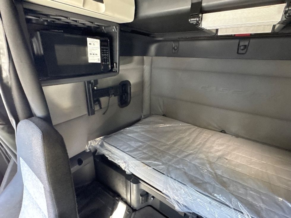 Sleeper Tractor-Heavy Duty Tractors-Freightliner-2021-T12664ST-West Columbia-SC-504,112\n\t\tmiles-$ 64,500 - Image 19