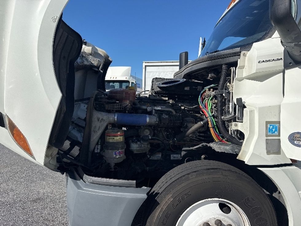 Sleeper Tractor-Heavy Duty Tractors-Freightliner-2021-T12664ST-West Columbia-SC-504,112\n\t\tmiles-$ 64,500 - Image 21