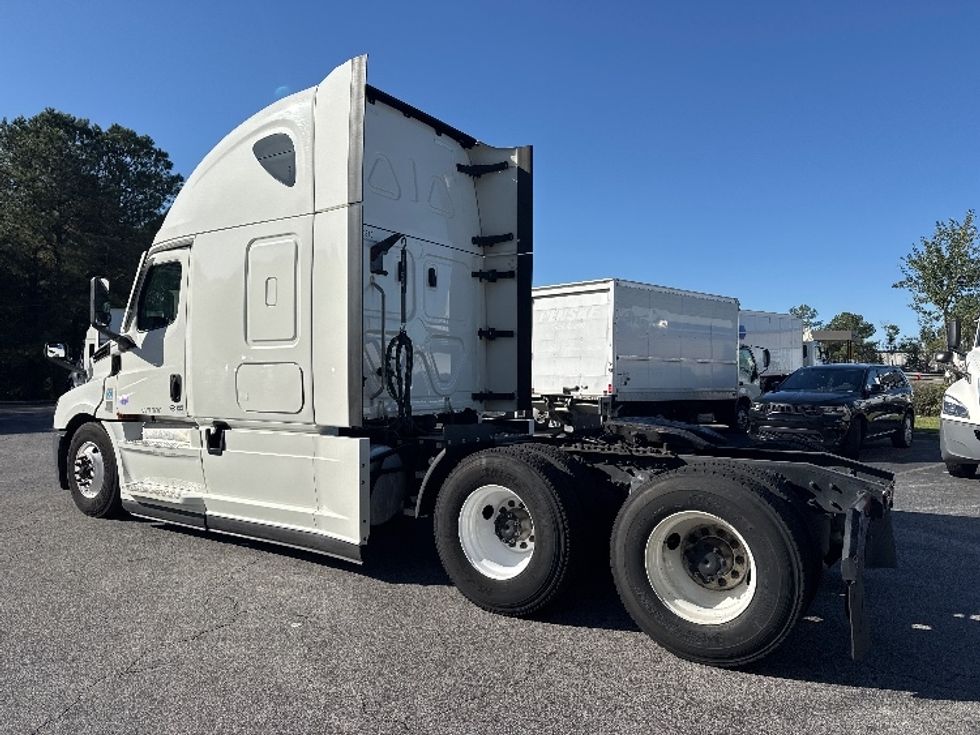 Sleeper Tractor-Heavy Duty Tractors-Freightliner-2021-T12664ST-West Columbia-SC-504,112\n\t\tmiles-$ 64,500 - Image 5