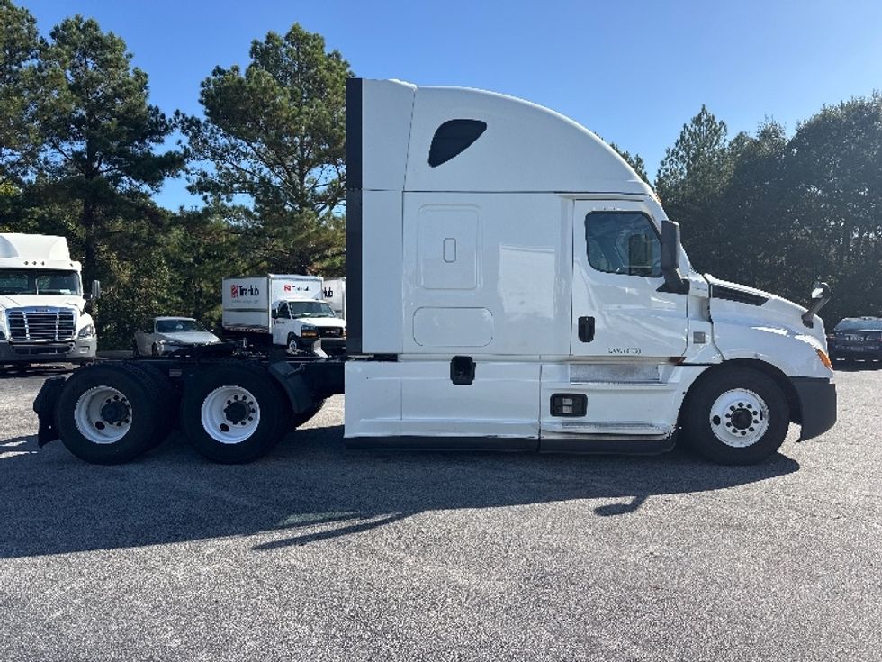 Sleeper Tractor-Heavy Duty Tractors-Freightliner-2021-T12664ST-West Columbia-SC-504,112\n\t\tmiles-$ 64,500 - Image 8