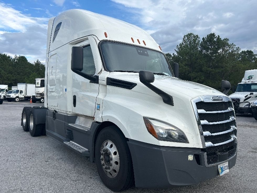 Sleeper Tractor-Heavy Duty Tractors-Freightliner-2021-T12664ST-West Columbia-SC-513,811\n\t\tmiles-$ 64,250 - Image 1