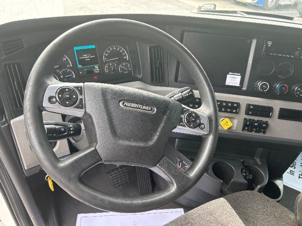 Sleeper Tractor-Heavy Duty Tractors-Freightliner-2021-T12664ST-West Columbia-SC-513,811\n\t\tmiles-$ 64,250 - Image 10