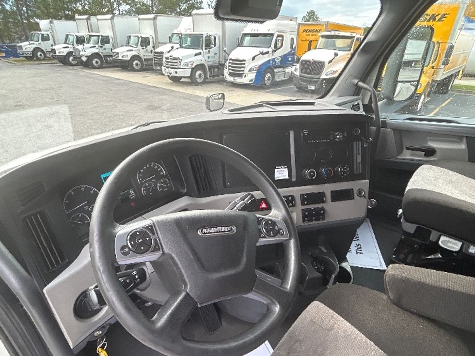 Sleeper Tractor-Heavy Duty Tractors-Freightliner-2021-T12664ST-West Columbia-SC-513,811\n\t\tmiles-$ 64,250 - Image 11