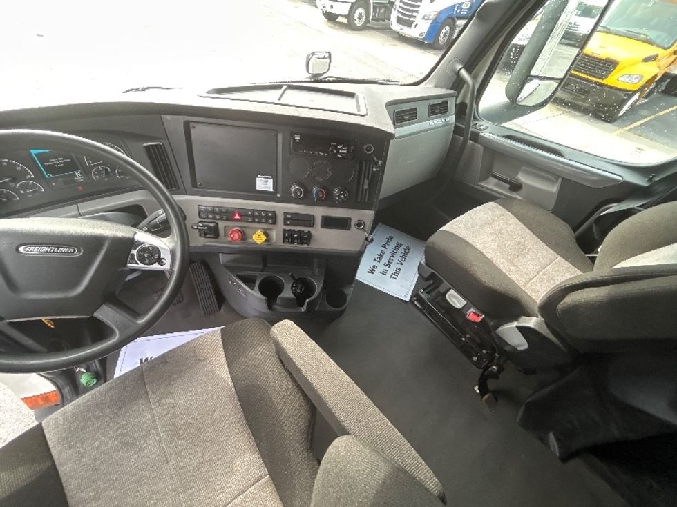 Sleeper Tractor-Heavy Duty Tractors-Freightliner-2021-T12664ST-West Columbia-SC-513,811\n\t\tmiles-$ 64,250 - Image 12