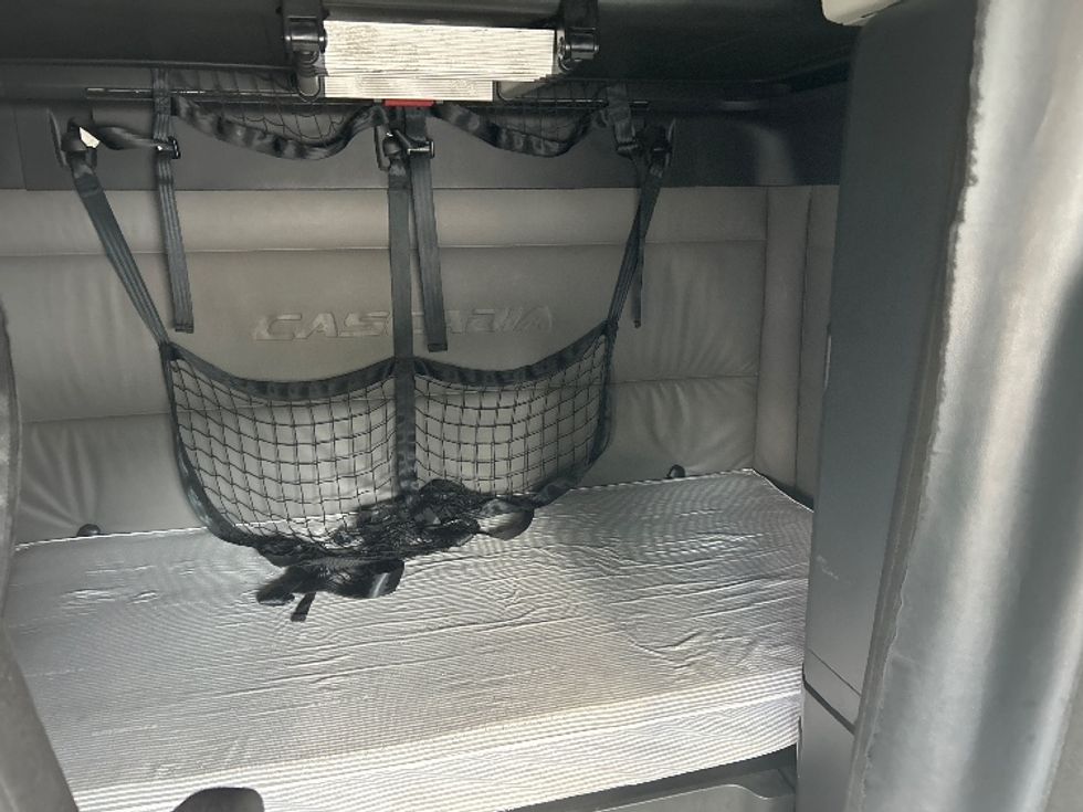 Sleeper Tractor-Heavy Duty Tractors-Freightliner-2021-T12664ST-West Columbia-SC-513,811\n\t\tmiles-$ 64,250 - Image 16