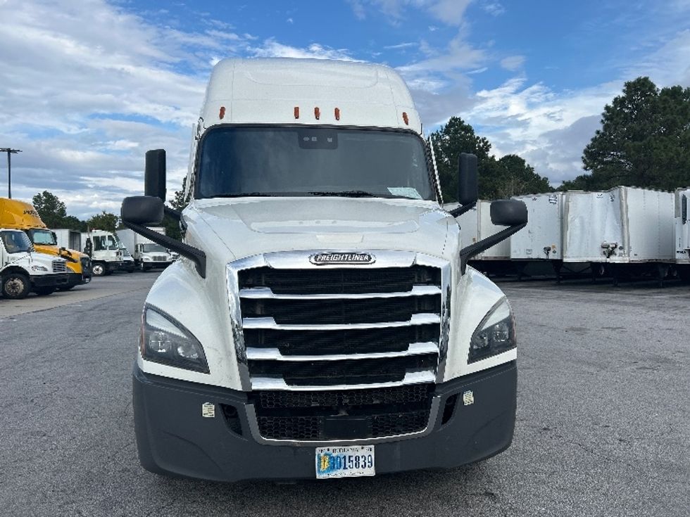 Sleeper Tractor-Heavy Duty Tractors-Freightliner-2021-T12664ST-West Columbia-SC-513,811\n\t\tmiles-$ 64,250 - Image 2