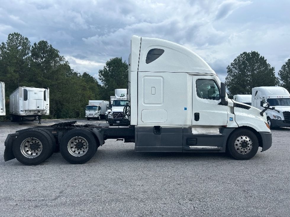 Sleeper Tractor-Heavy Duty Tractors-Freightliner-2021-T12664ST-West Columbia-SC-513,811\n\t\tmiles-$ 64,250 - Image 8