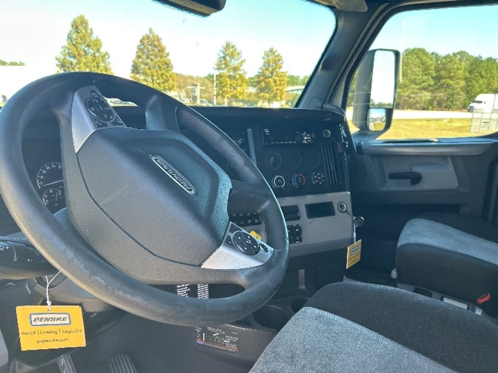 Sleeper Tractor-Heavy Duty Tractors-Freightliner-2021-T12664ST-West Columbia-SC-520,119\n\t\tmiles-$ 62,500 - Image 10