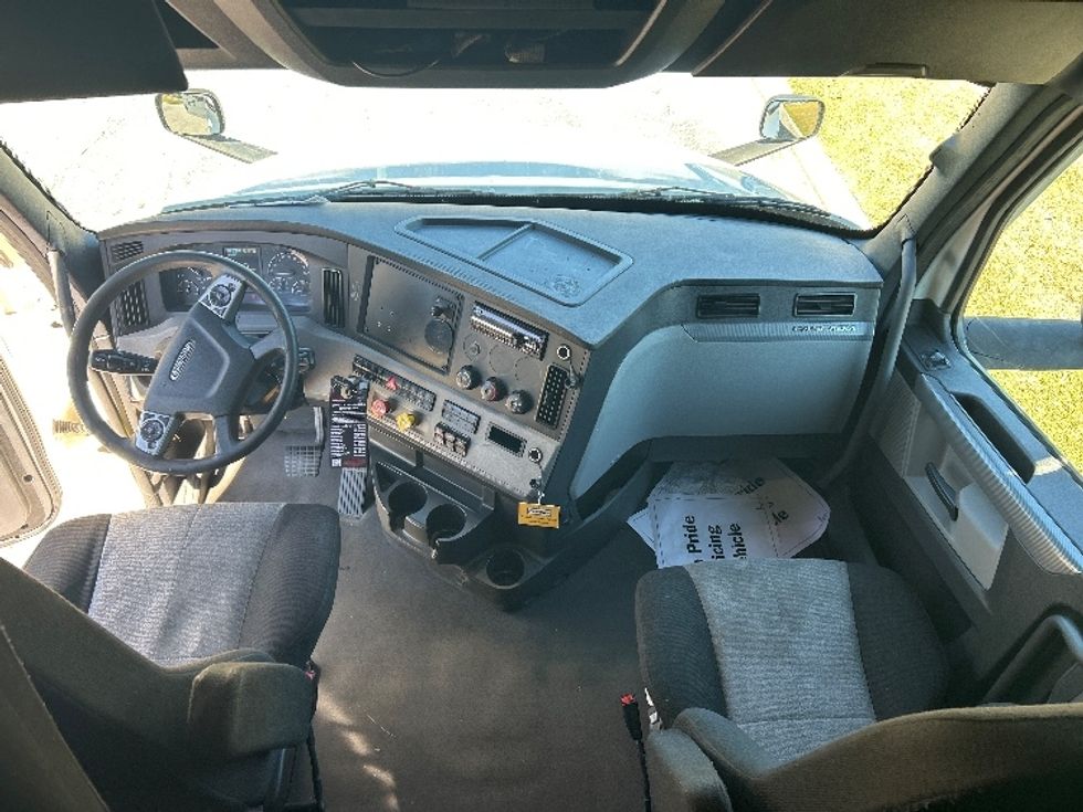 Sleeper Tractor-Heavy Duty Tractors-Freightliner-2021-T12664ST-West Columbia-SC-520,119\n\t\tmiles-$ 62,500 - Image 12