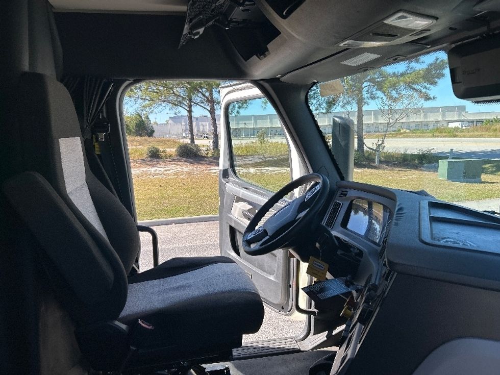 Sleeper Tractor-Heavy Duty Tractors-Freightliner-2021-T12664ST-West Columbia-SC-520,119\n\t\tmiles-$ 62,500 - Image 15