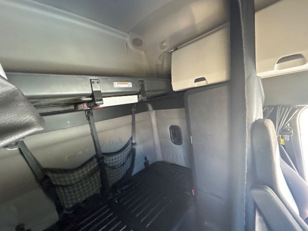 Sleeper Tractor-Heavy Duty Tractors-Freightliner-2021-T12664ST-West Columbia-SC-520,119\n\t\tmiles-$ 62,500 - Image 17