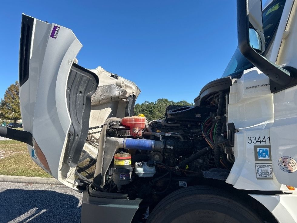 Sleeper Tractor-Heavy Duty Tractors-Freightliner-2021-T12664ST-West Columbia-SC-520,119\n\t\tmiles-$ 62,500 - Image 20