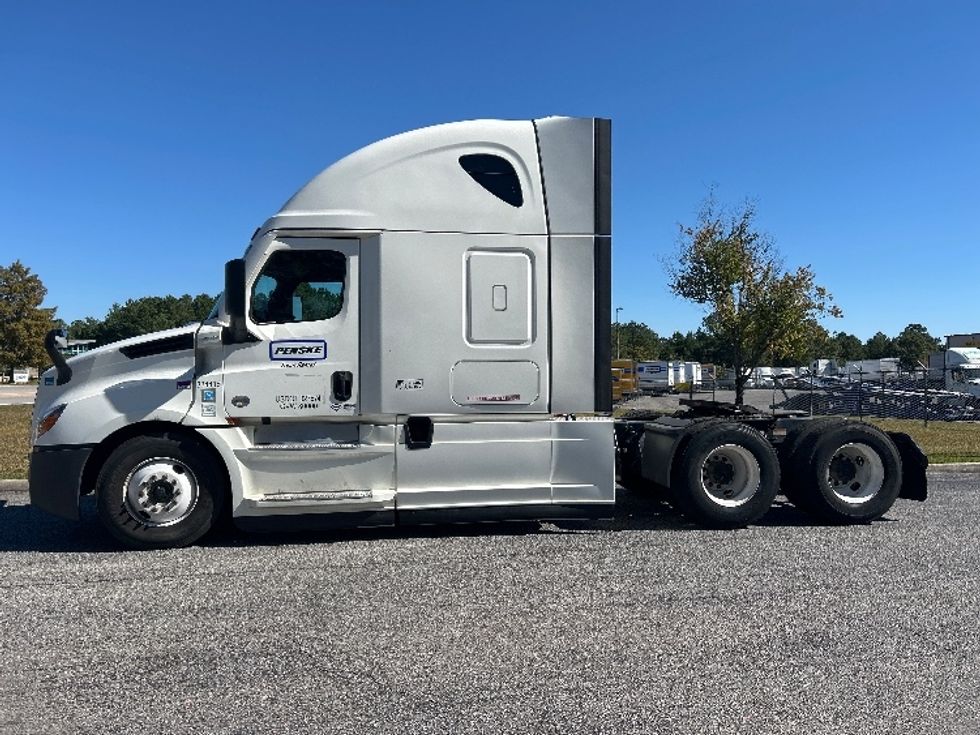 Sleeper Tractor-Heavy Duty Tractors-Freightliner-2021-T12664ST-West Columbia-SC-520,119\n\t\tmiles-$ 62,500 - Image 4